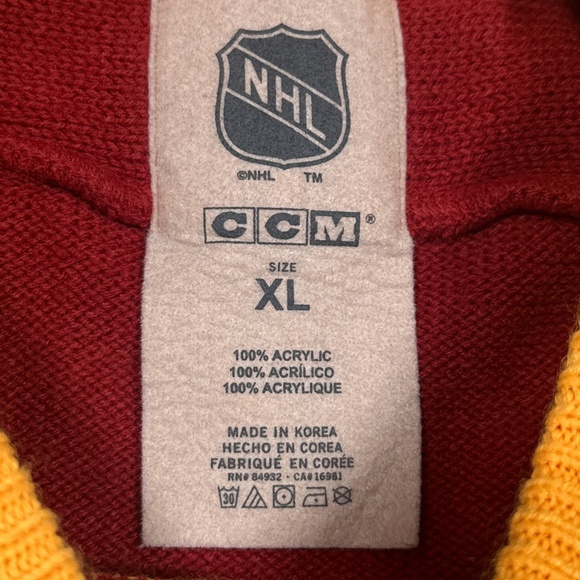 CCM Heritage Classic Calgary Flames 2011 Striped Jersey Sweater Womens XL - Picture 6 of 10